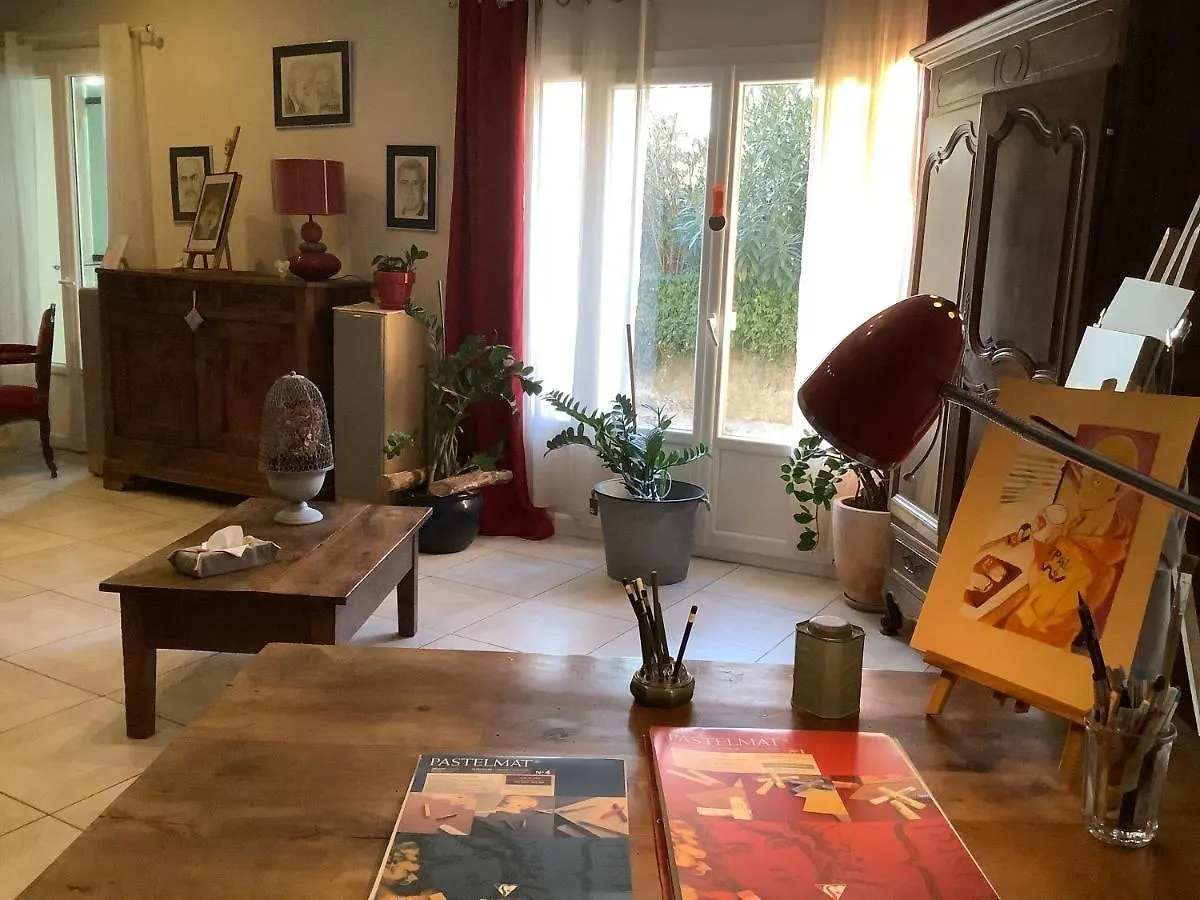 La Maison Du Bonheur Pierrelatte Guest house