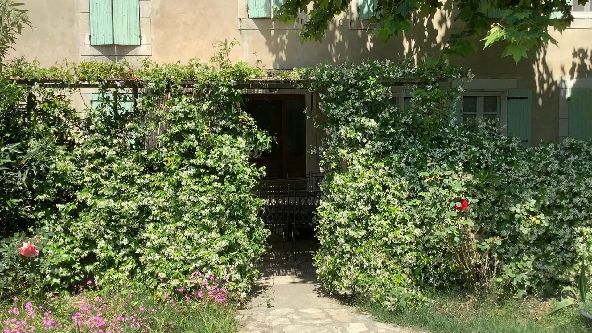 La Maison Du Bonheur Pierrelatte Gasthuis
